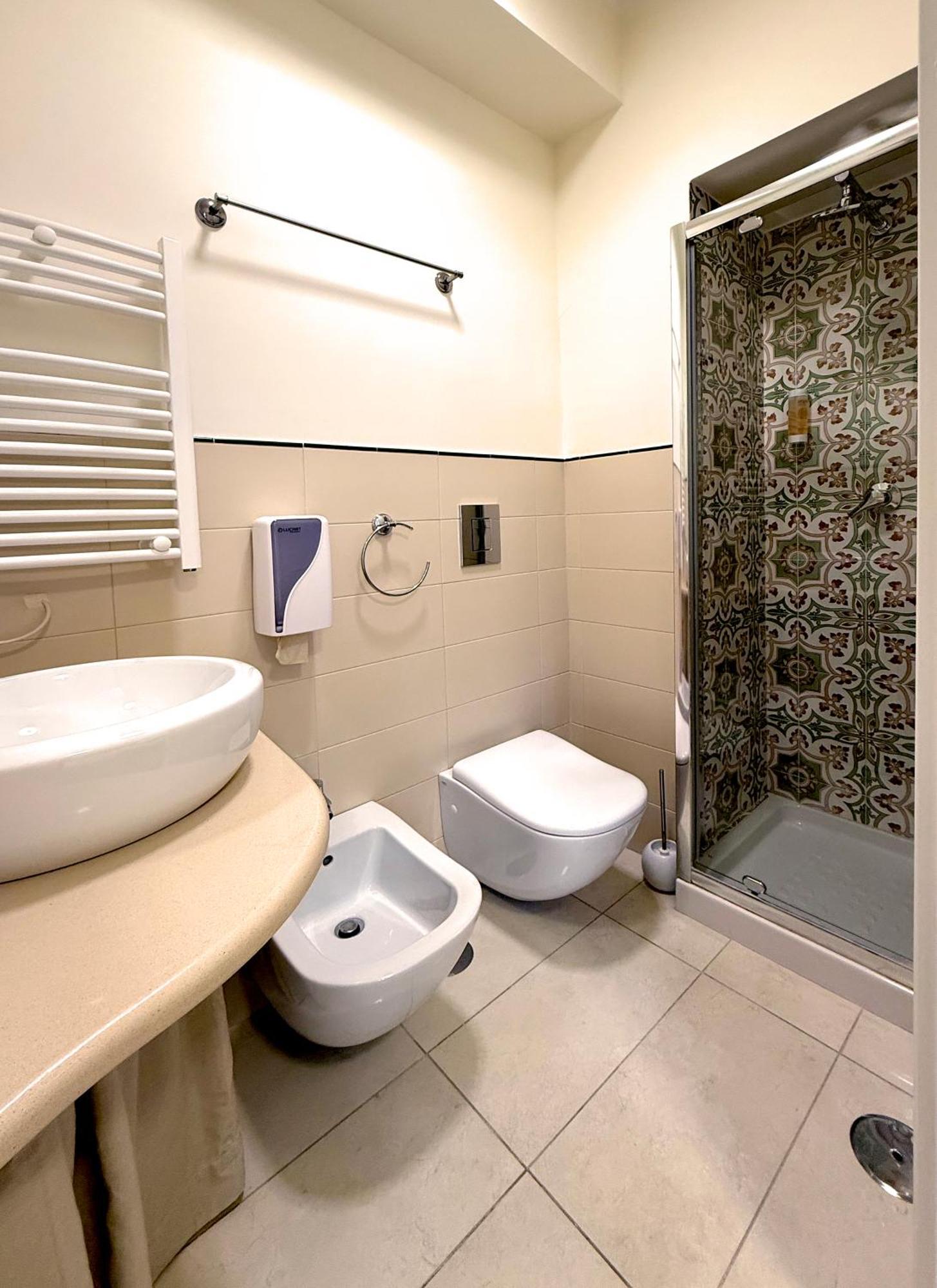 Opera 5 Hotel Naples Luaran gambar